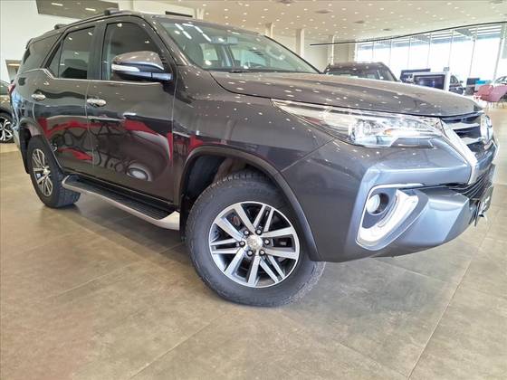 TOYOTA HILUX SW4 2.8 SRX 4X4 16V TURBO INTERCOOLER DIESEL 4P AUTOMÁTICO TOYOTA HILUX SW4 2.8 SRX 4X4 16V TURBO INTERCOOLER DIESEL 4P AUTOMÁTICO